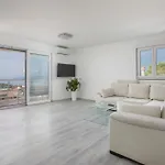 Sea View Dammi With Free Parking Apartamento *