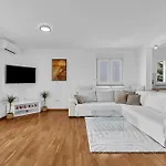 Sea View Dammi With Free Parking Apartamento