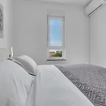 Sea View Dammi With Free Parking Apartamento Makarska
