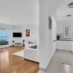 Sea View Dammi With Free Parking Apartamento *
